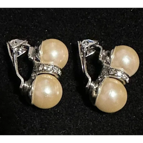 Kenneth Lane Pearl Clip On Earrings - Picture 2 of 4